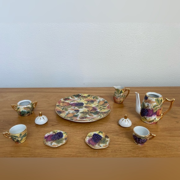 Tea Set - Picture 2 of 16